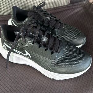 Nike 8.5 women’s running shoes